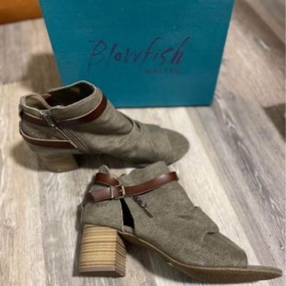 Peep toe booties - Picture 2 of 8